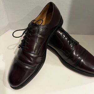 PRE-OWNED COLE HAAN MEN'S BURGUNDY CAP TOE OXFORDS- LEATHER- SIZE 13
